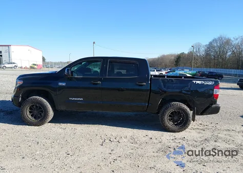 2018 Toyota Tundra Sr5 5.7L V8 z USA, uszkodzony, nr VIN 5TFDW5F1XJX740452
